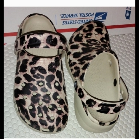 CROCS Classic Beige Clogs - Picture 4 of 4